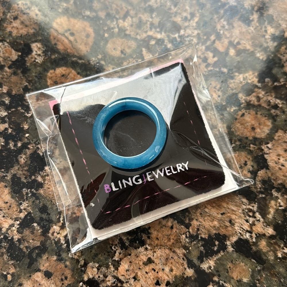 NWOT - BLUE BLING JEWELRY RING - Picture 2 of 4